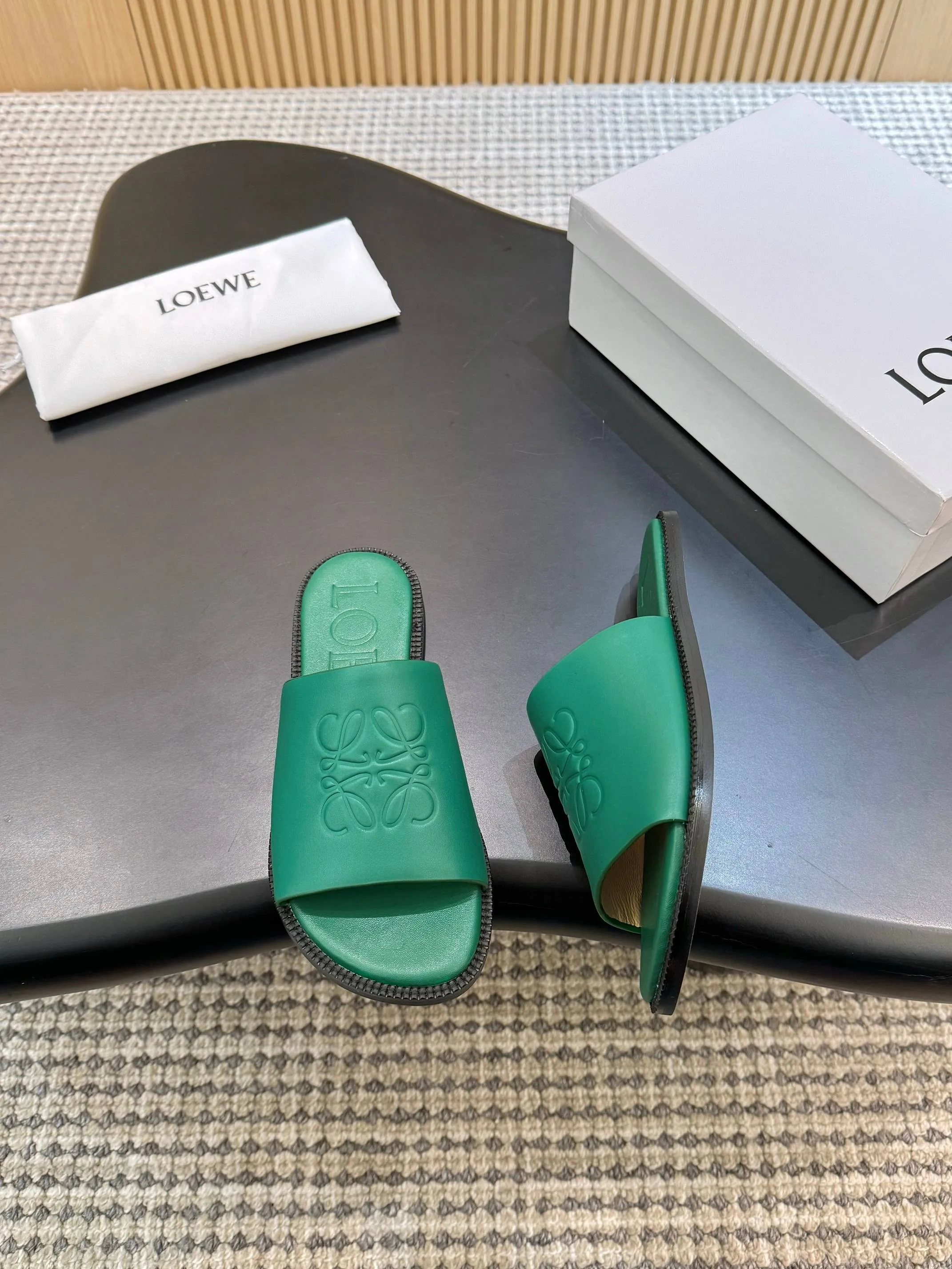 👟👟Ex-factory price 340👟👟 Genuine leather sole +40 LOEWE 25th spring and summer new style, same style for men and women, six colors to choose from. Code number:35-45